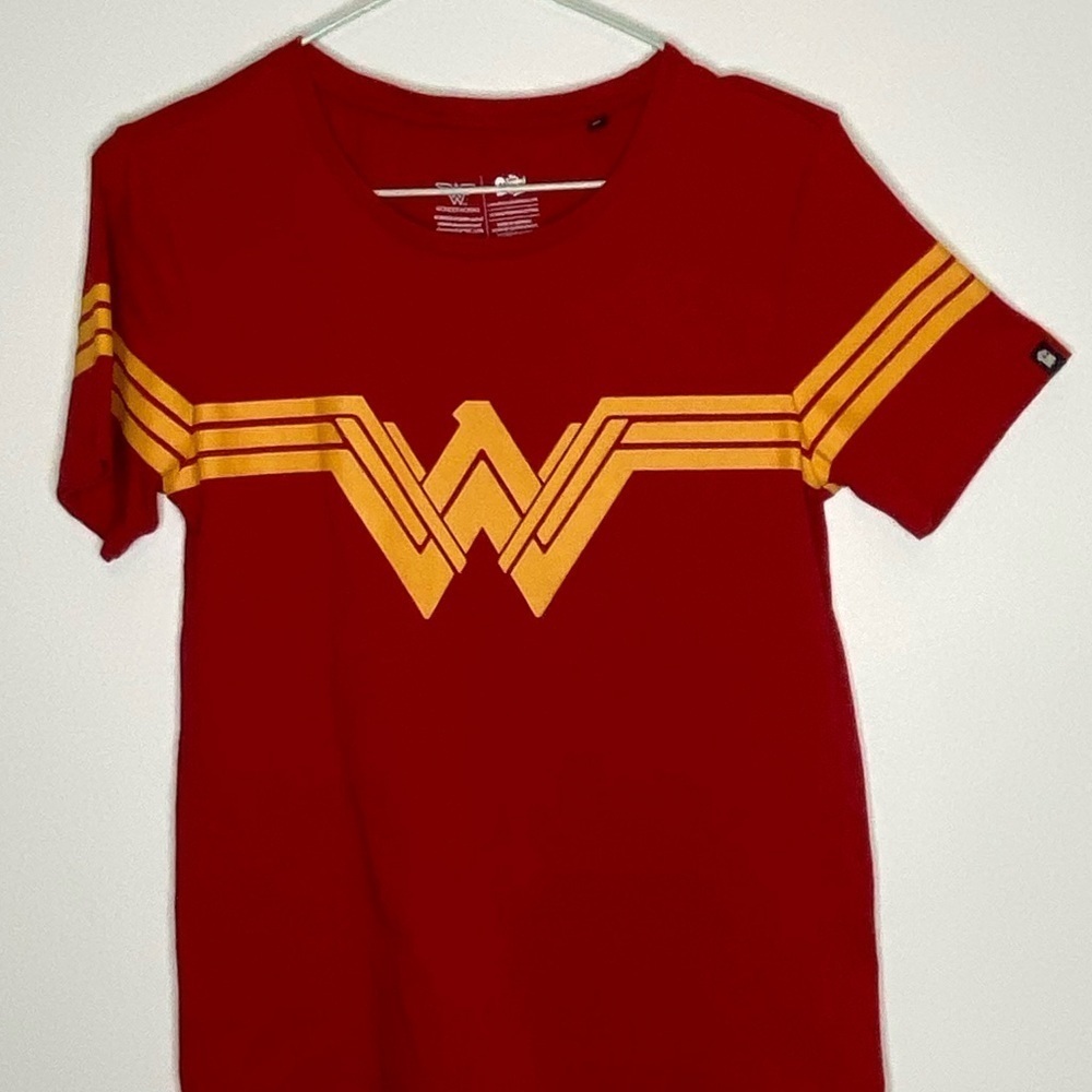 WonderWoman tshirt by the Souled Store brand Size M 100% cotton short sleeve